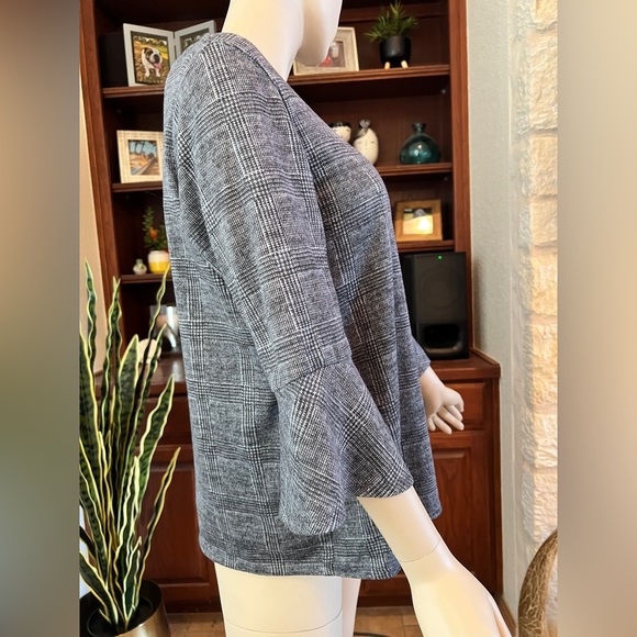Apt. 9 Gray Plaid Bell Sleeve Top Size Large - Picture 5 of 9